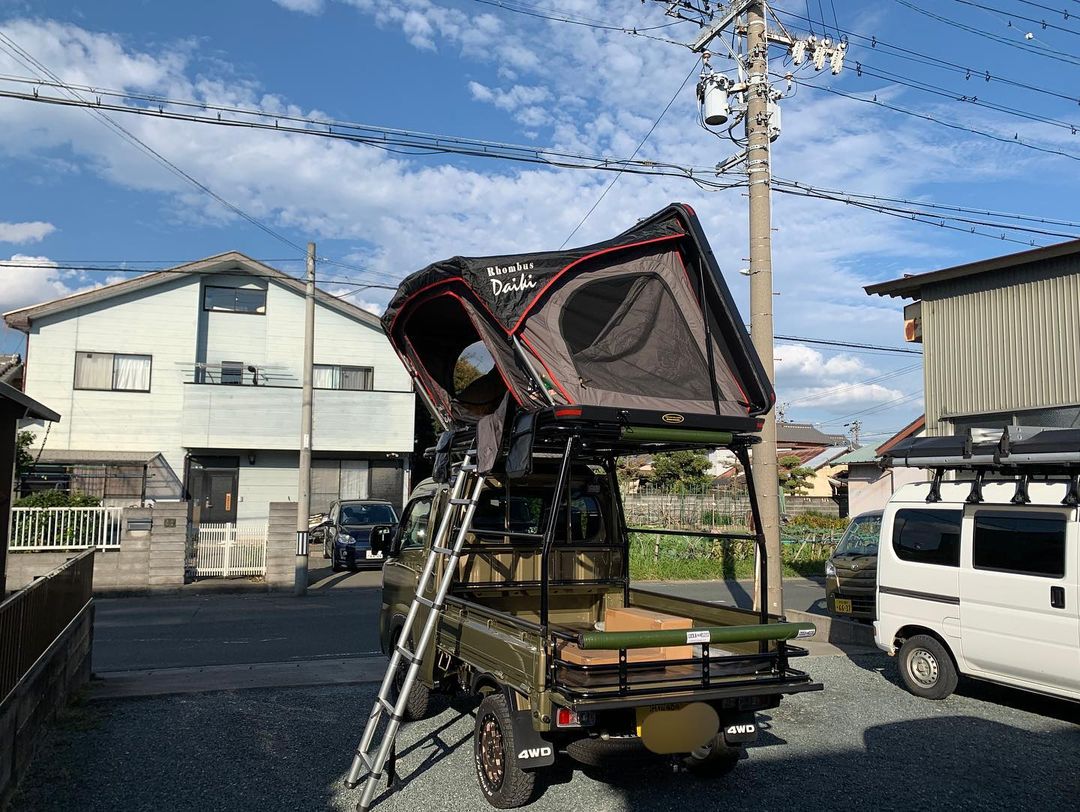 ルーフテント「EasyCamper(イージーキャンパー)」新型の超薄型ルーフテント「ロンバス」シリーズ。