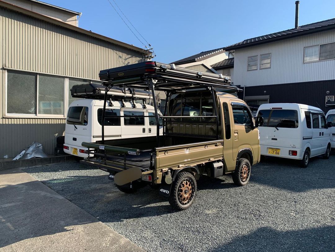 ルーフテント「EasyCamper(イージーキャンパー)」新型の超薄型ルーフテント「ロンバス」シリーズ。