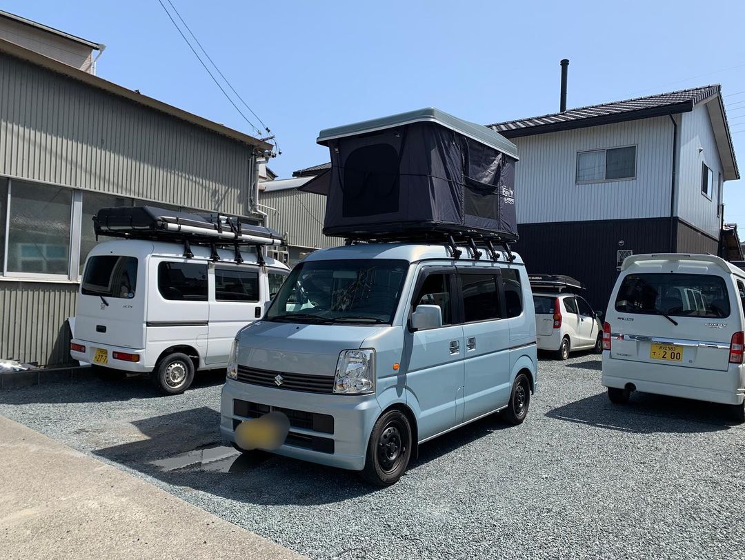 ルーフテント「EasyCamper(イージーキャンパー)」の中でも定番の「タワー」シリーズ。