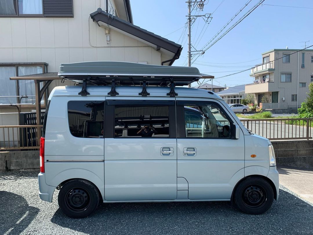 ルーフテント「EasyCamper(イージーキャンパー)」の中でも定番の「タワー」シリーズ。