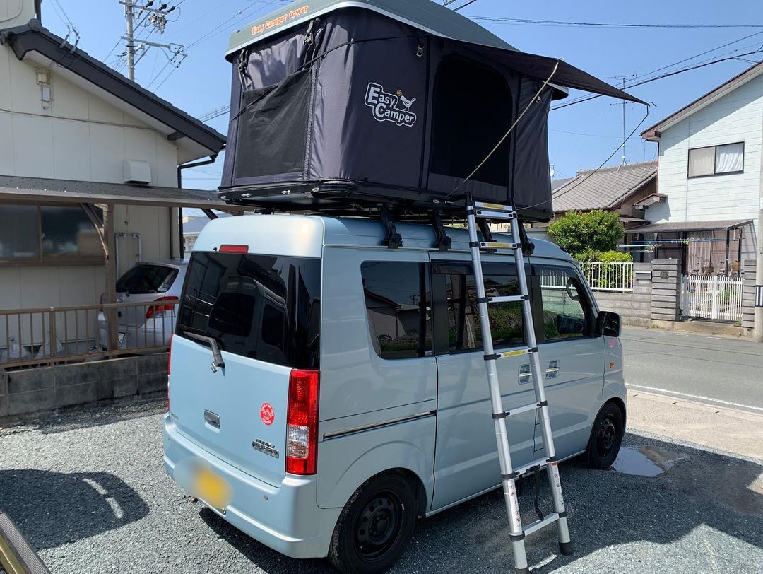 ルーフテント「EasyCamper(イージーキャンパー)」の中でも定番の「タワー」シリーズ。